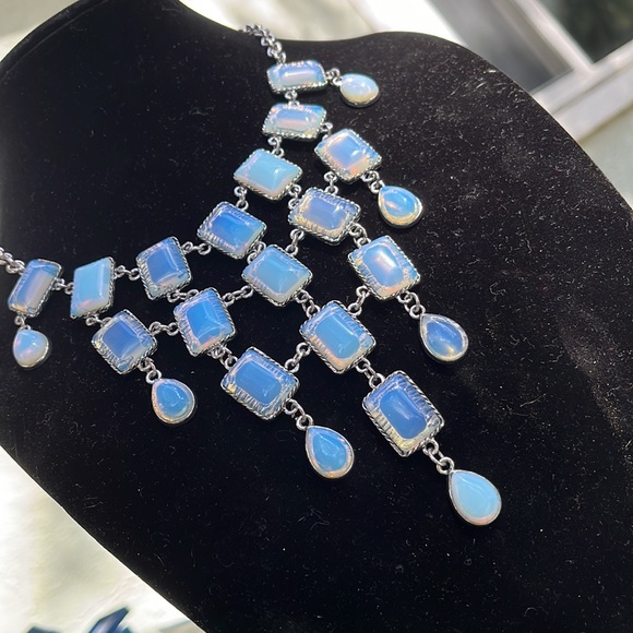 Iridescent statement necklace nwot - Picture 3 of 5